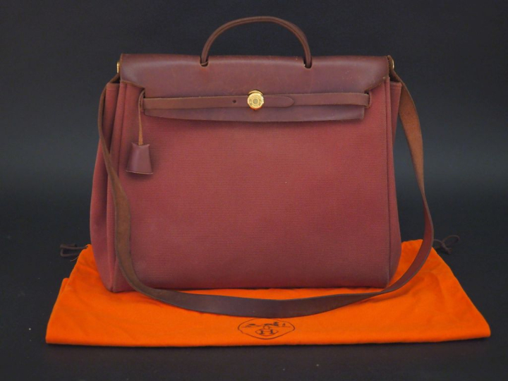 HERMES, Paris Sac porté main ou épaule en toile et cuir marron. Un poc