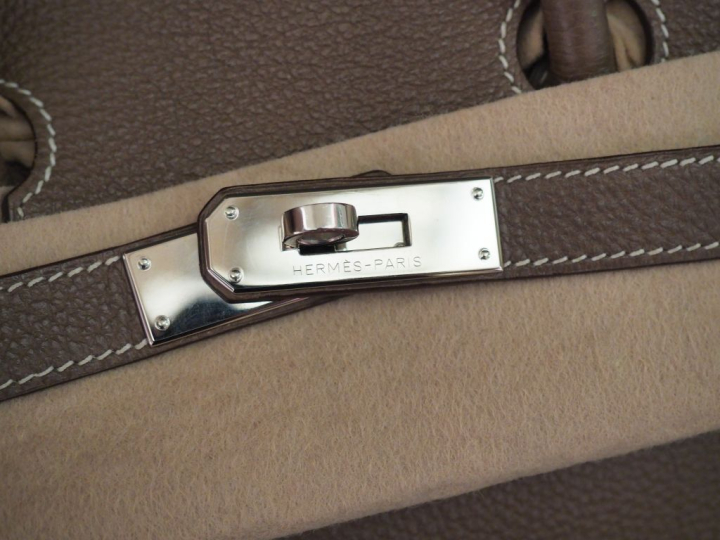 HERMES, Paris Sac Birkin, modèle "Etoupe" en cuir. Double poignée en c