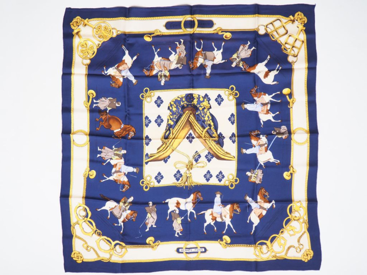 HERMES, Paris Carré en soie polychrome, modèle "Equitation Japonaise".