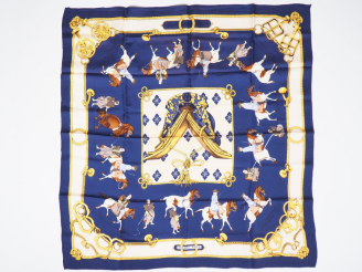 Vente aux enchères HERMES, Paris Carré en soie polychrome, modèle "Equitation Japonaise".
