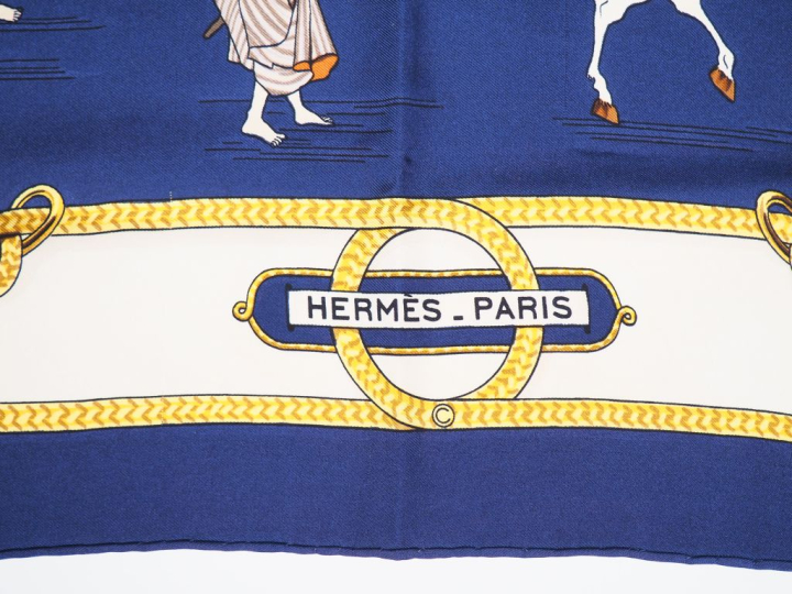 HERMES, Paris Carré en soie polychrome, modèle "Equitation Japonaise".
