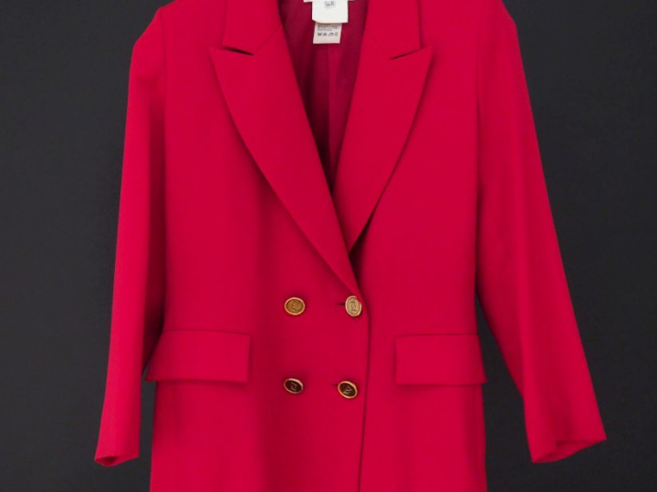 YVES SAINT LAURENT  Veste croisée de couleur framboise écrasée en lain