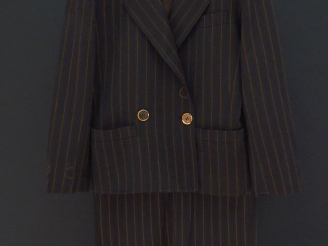 Vente aux enchères YVES SAINT LAURENT, Rive gauche Ensemble de tailleur en tissu rayé mar