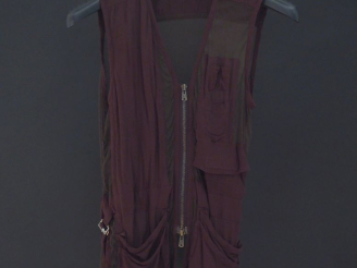 Vente aux enchères YVES SAINT LAURENT, Rive gauche Chasuble sans manche à poches.  Taille