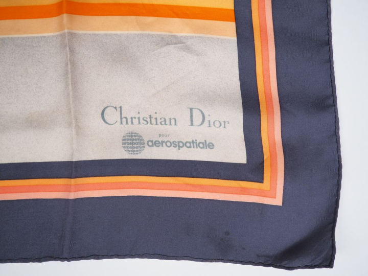 Christian DIOR, pour Aérospatiale Carré en soie imprimée, à décor poly