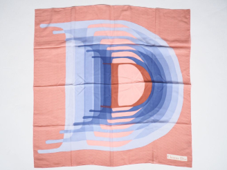 Vente aux enchères Christian DIOR, Paris Foulard en soie polychrome, à décor dans les ton