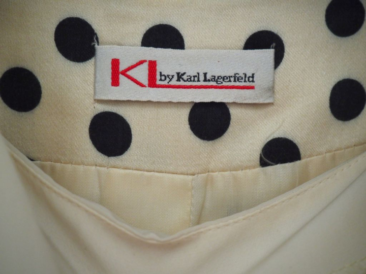Karl LAGERFELD Veste en viscose (100%), à pois noirs sur fond crème.  