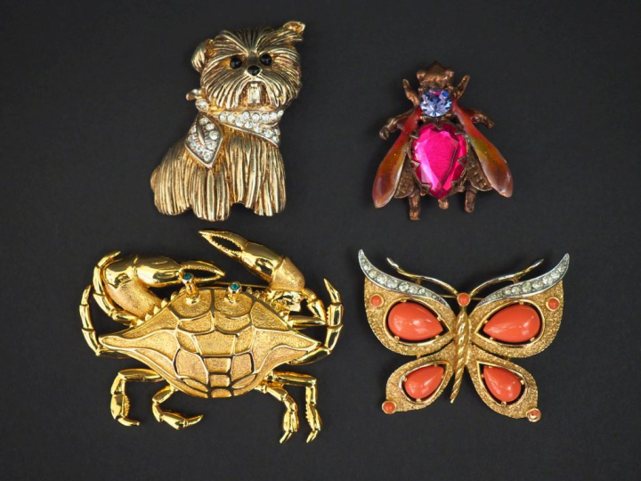 Ensemble comprenant :  - une broche GAS en forme de mouche. 3,5 x 3,2 