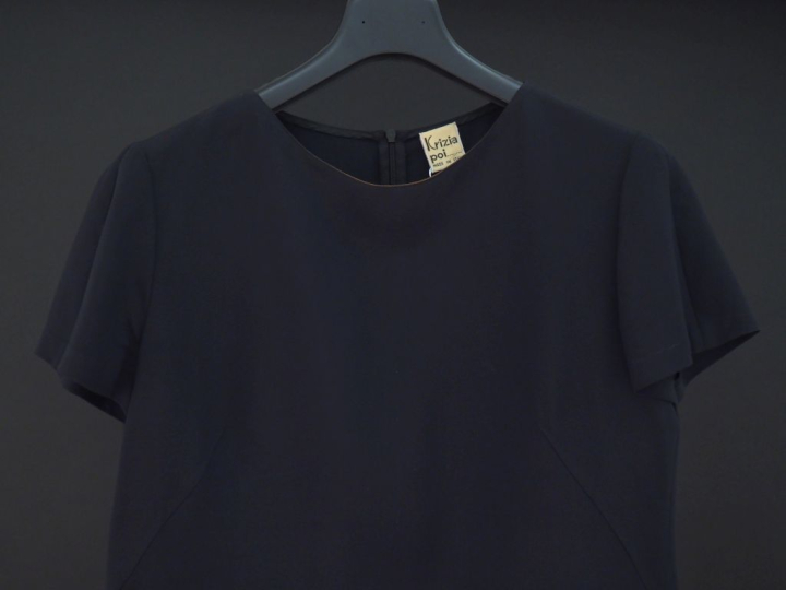 KRIZIA POI Robe noire en acetate (74%) et viscose (26%).  Manches cour