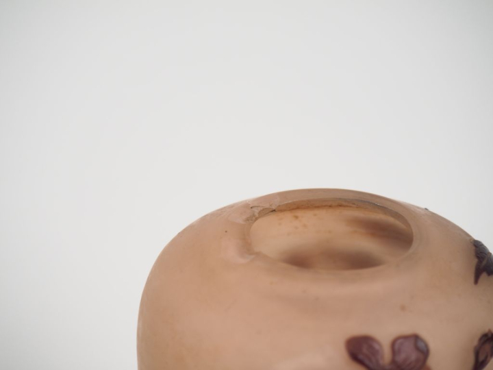 GALLE.  Petit vase ovoïde en verre, à décor gravé en camée à l'acide d
