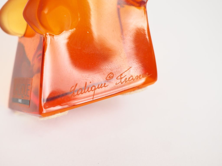 LALIQUE. Sujet en cristal ambré "l'aigle". Signé. H. 13 cm