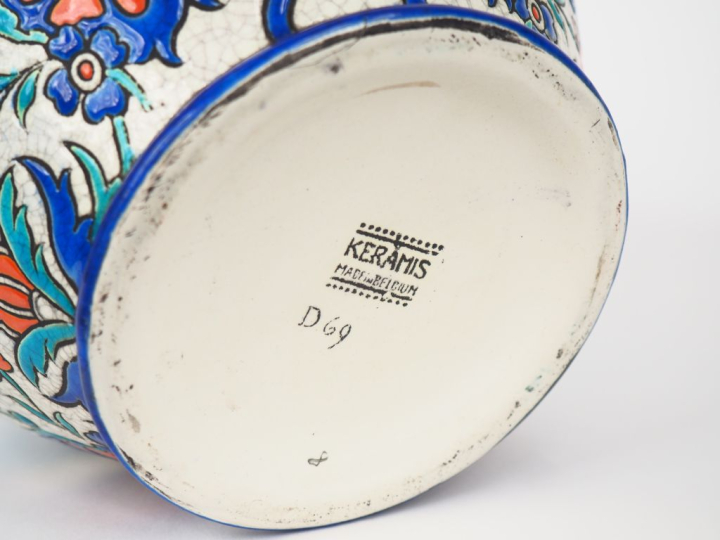 KERAMIS.  Vase ovoide en céramique, à décor d'émaux polychromes dans l