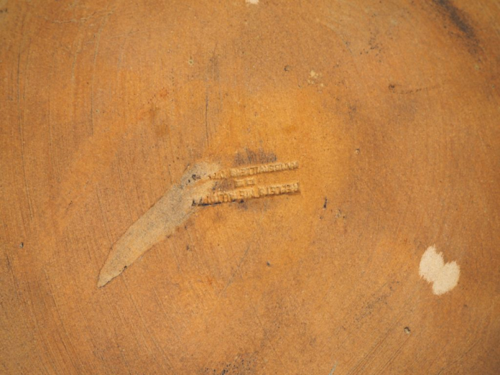 RAMBERVILLERS.  Coupe en céramique bleue irisée en forme de fleur. Sig