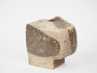 Vente aux enchères Vase en grès à décor abstrait vert et ocre. Dim. 24 x 24 x 16 cm