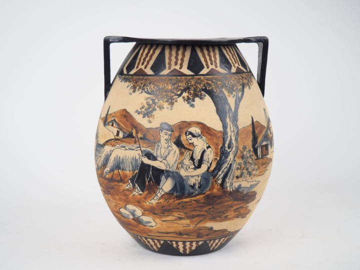 CIBOURE.  Grand vase ovoide à anses signé Garcia de Diego, à décor de 