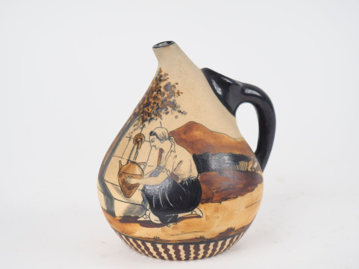 CIBOURE.  Pichet en céramique à décor de paysanne à la fontaine.  Sign