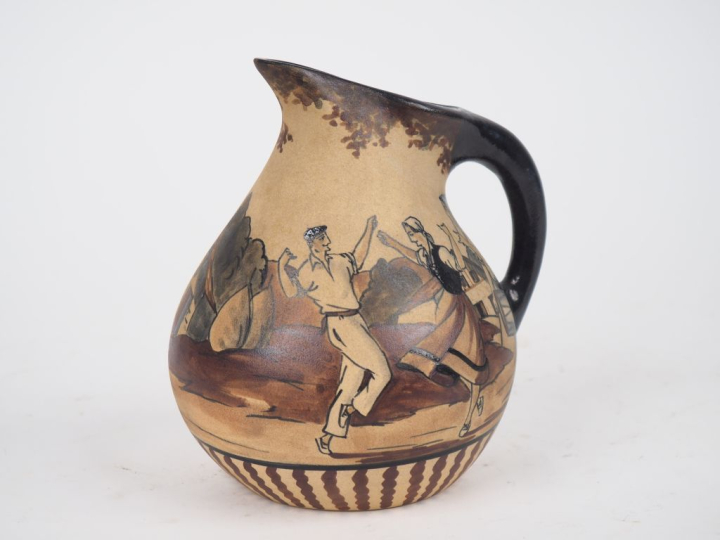 CIBOURE.  Pichet en céramique, à décor de fandango.  Signé M. DAVID RF