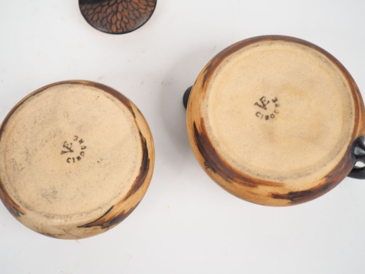 CIBOURE.  Théière et sucrier en céramique, à décor de paysage et de pa