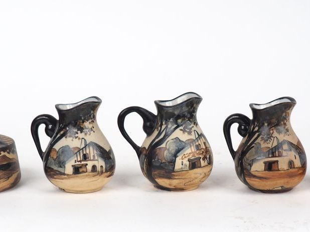 CIBOURE.  3 petits pichets, un cendrier, un vase en céramique, à décor