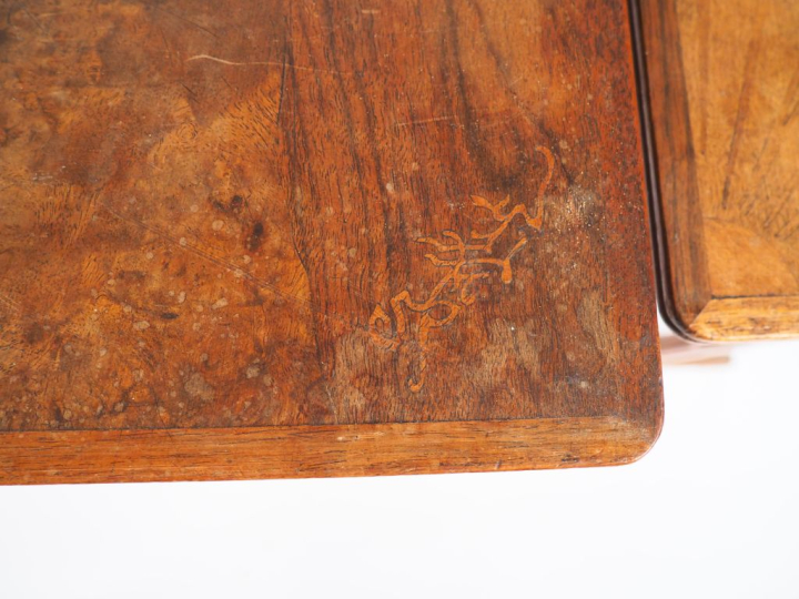 GALLE.  Suite de 4 tables gigognes en marqueterie , piétement de la pl