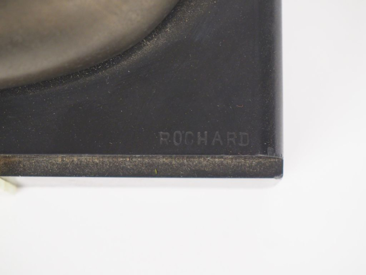 ROCHARD.  "le fennec".  Sujet en régule argenté sur un socle en marbre