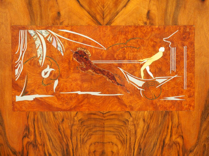 Elégante chambre à coucher Art Déco en noyer marqueté, comprenant : un