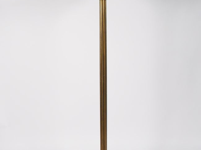 Lampadaire 1940 en laiton socle bois. H. 173,5 cm