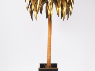 Vente aux enchères JANSEN. Lampadaire "palmier" en métal et bambou. H. 185 cm (petit acci