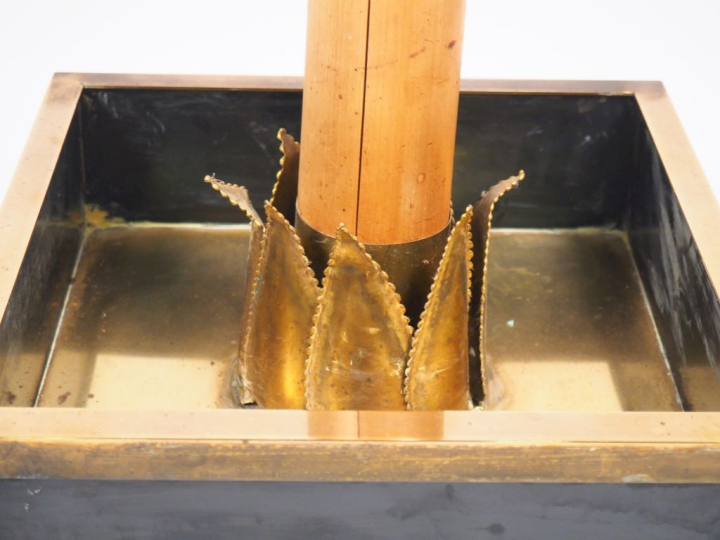 JANSEN. Lampadaire "palmier" en métal et bambou. H. 185 cm (petit acci