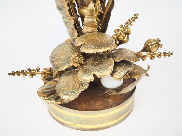 JANSEN.  Lampe en laiton, modèle au chardon. H. 69 cm