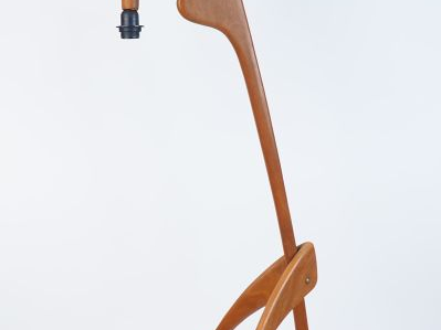 Jean RISPAL.  Lampadaire "Mante religieuse" en bois naturel. (manque l