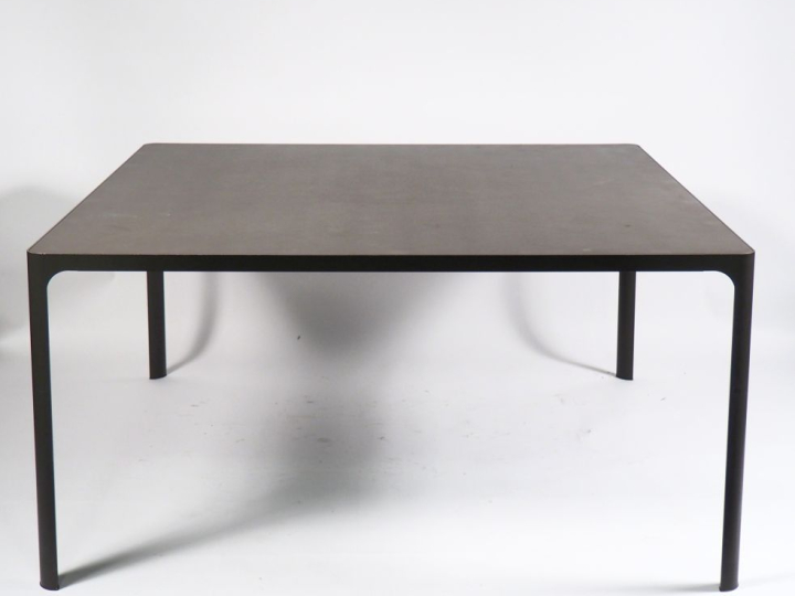 Charles EAMES. (d'après). Table de salle à manger en laque grise.  Dim