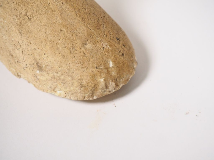 Table basse en verre et céramique, piétement en forme de ronde de quat