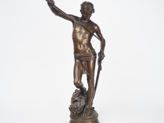 Vente aux enchères Antoinin MERCIER.  "David" Sculpture en bronze à patine brune. Signée,