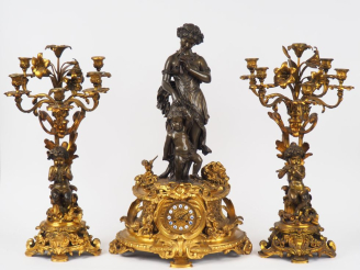 Vente aux enchères Exceptionnelle garniture de cheminée Napoléon III en bronze patiné et 
