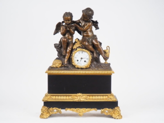 Vente aux enchères Pendule Napoléon III en bronze à patine brune et dorée, marbre noir, à