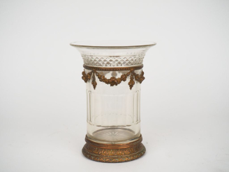 Vente aux enchères Vase Napoléon III de style Louis XVI en cristal à décor de cannelures 