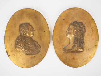 Vente aux enchères Paire de plaques en bronze XIXème "portrait de profil de Louis XVI et 