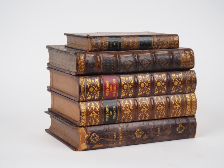 BACCARAT.  Cave à liqueur 1900 en cristal, boite en trompe l'œil en fo