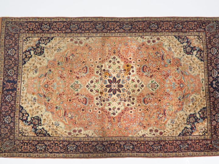 Tapis d'Orient. Dim. 230 x 140 cm