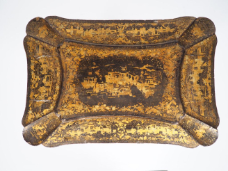 Vente aux enchères Travailleuse Napoléon III de style Extrême Orient, à décor doré sur fo