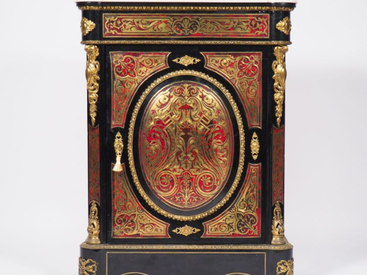 Meuble d'appui Napoléon III en marqueterie Boulle, laiton, écaille rou