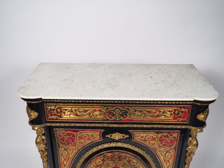 Meuble d'appui Napoléon III en marqueterie Boulle, laiton, écaille rou