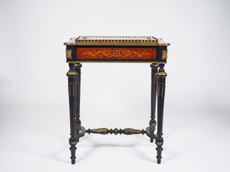 Vente aux enchères Jardinière Napoléon III en marqueterie à décor de cartouche et de rinc