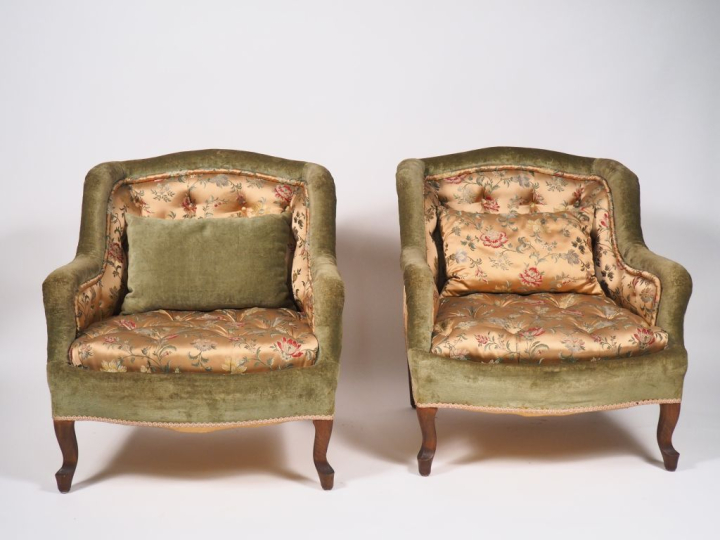 Paire de chauffeuses Napoléon III, garniture en velours céladon et soi