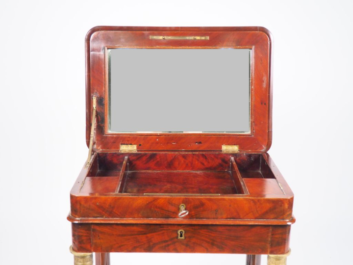 Travailleuse XIXème de style Empire en acajou et placage d'acajou flam