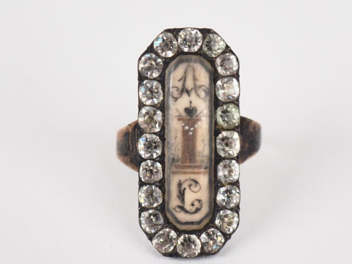 Bague de forme marquise Louis XVI en argent et argent doré, à décor pe