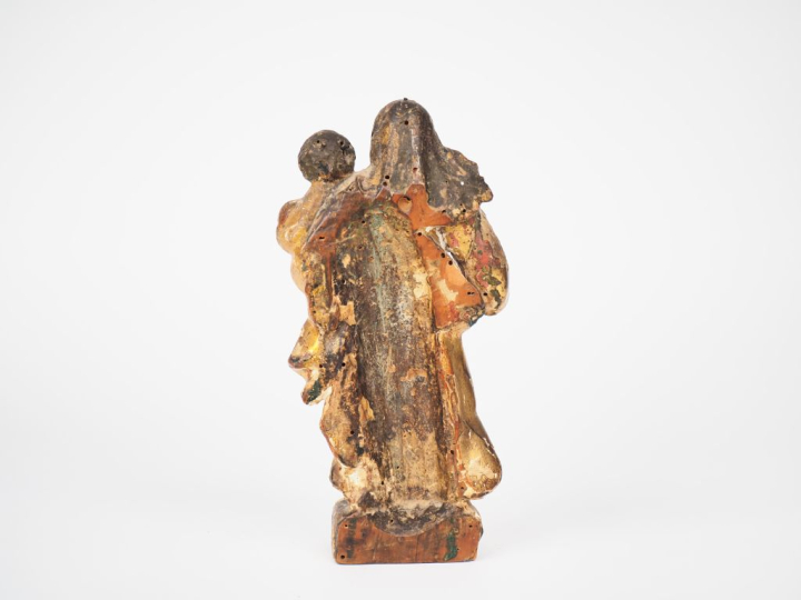 Vierge à l'Enfant XVIIIème en bois sculpté polychrome et doré. H. 22 x