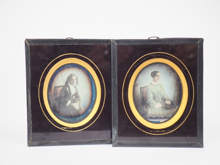 Deux daguerréotypes fin XIXème. "Portraits de jeunes filles". Dim. (à 