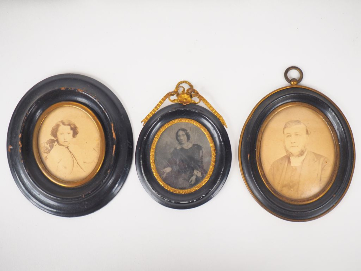 Trois daguerréotypes fin XIXème, "portraits d'hommes". Dim. 7,5 x 6 et
